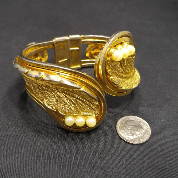 Tortolani Gold Plated Hinged Cuff Bracelet Leaf Design Faux Pearls 1960s Vintage - Picture 8 of 10